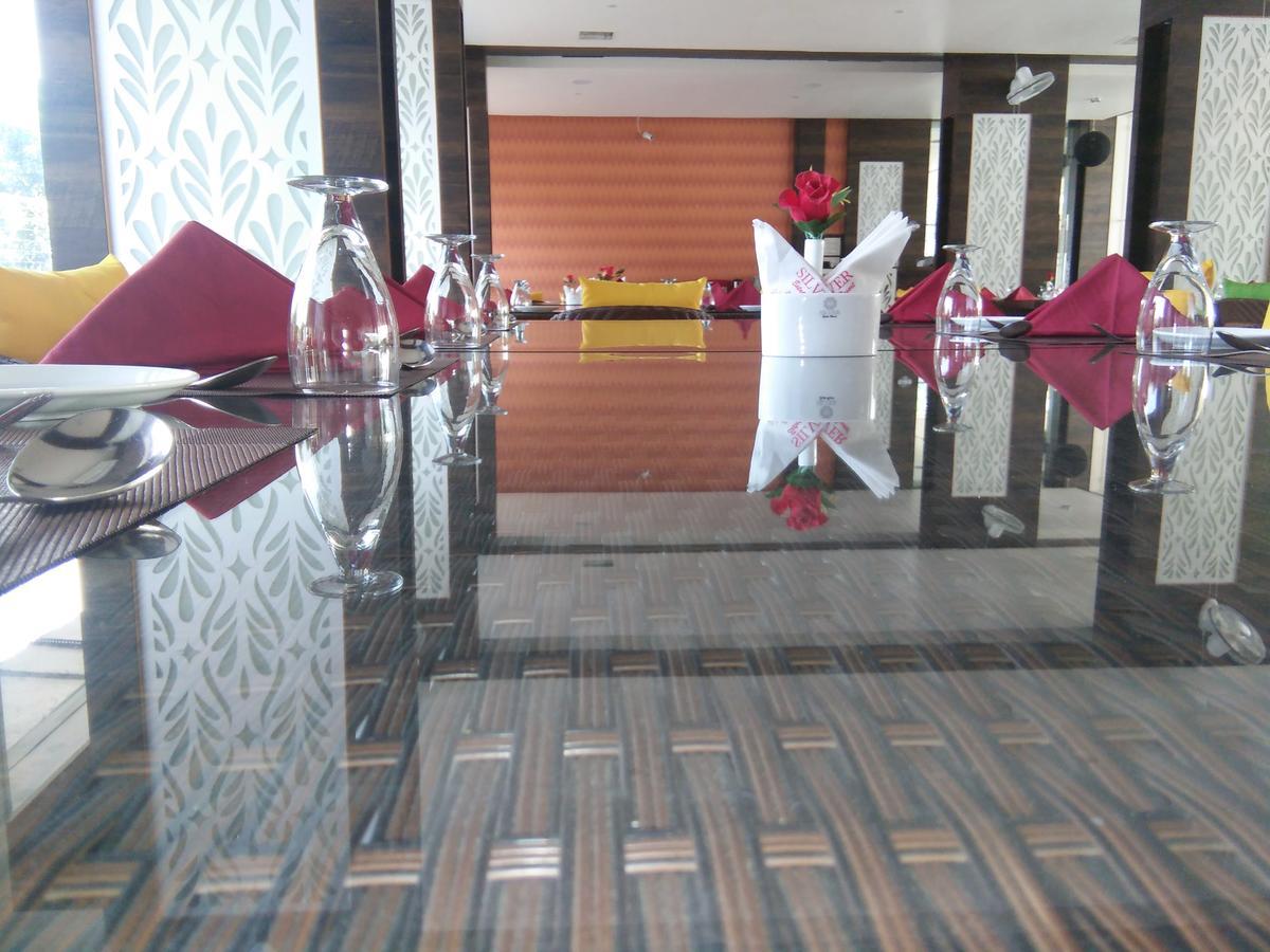 Silver Estate Resort Tikamgarh Esterno foto