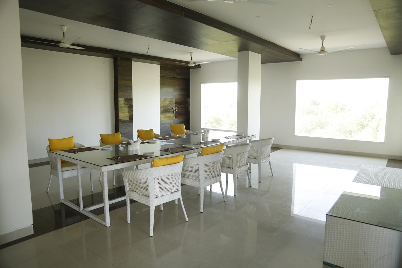 Silver Estate Resort Tikamgarh Esterno foto